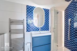 Ensuite- click for photo gallery